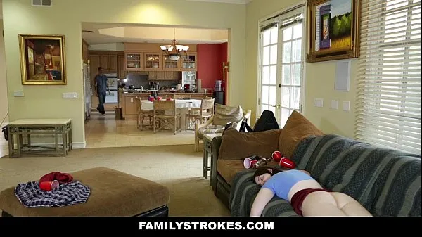 HD FamilyStrokes - Cumming Home To New StepSister (Maya Kendrick güçlü Filmler