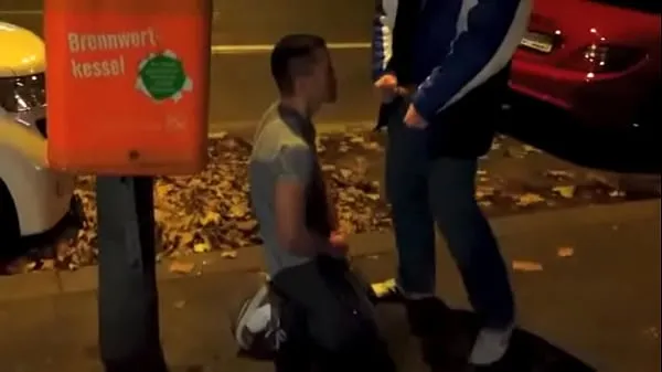 HD Pissing and self pissing next to busy street پاور موویز