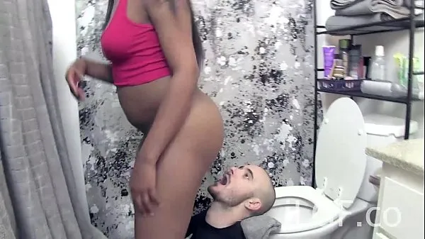 Filmy HD Nikki Ford Toilet Farts in Mouth o mocy