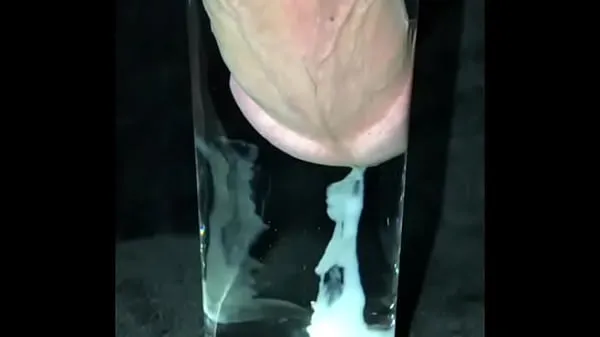 HD Cumshot in a Glass of Water kraftfulle filmer