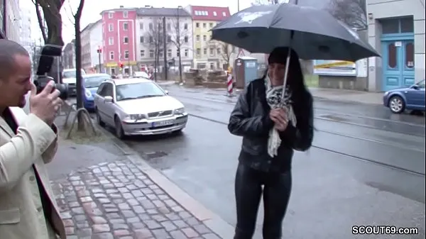 HD Teeny is approached on the street and fucked for money močni filmi