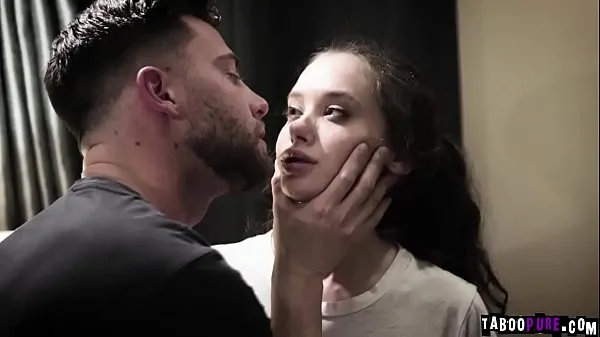 HD Teen Gia Paige is close to crying while she gets double penetrated výkonné filmy