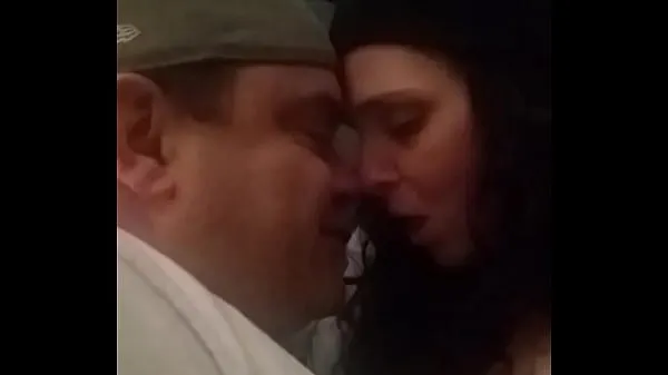 HD Kissing Goodnight...hot loving amateur couple passionately kissing močni filmi