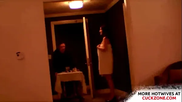 HD Slutwife teasing a roomboy پاور موویز