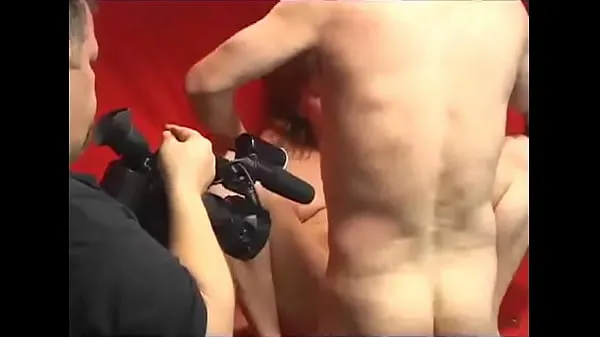 HD Wife Takes it in the Ass for the first time While Husband Watches močni filmi