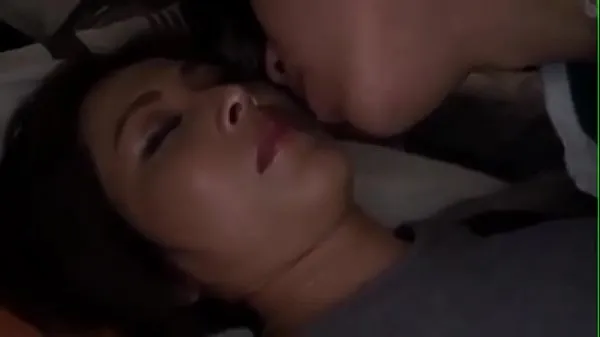 Film HD Mamma giapponese è stata scopata dal suo ragazzo mentre dormivapotenti
