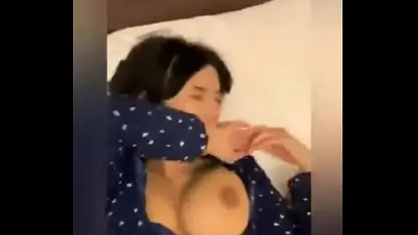 HD I have a big tits colleague to eat and go to bed without wearing a bra ภาพยนตร์ที่ทรงพลัง