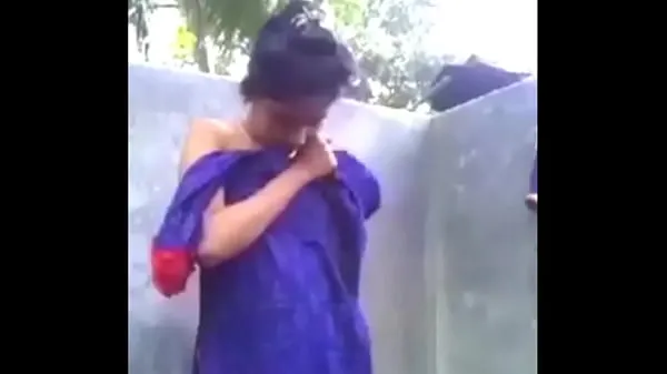 HD Indian Desi girl bathing video ภาพยนตร์ที่ทรงพลัง