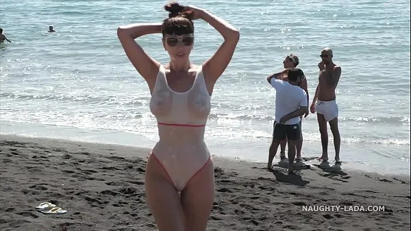 HD Naughty Lada takes off her sheer swimsuit and kraftfulla filmer