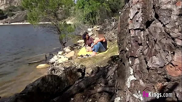 HD VOYEUR FUCK: Filming an amateur couple outdoors teljesítményű filmek