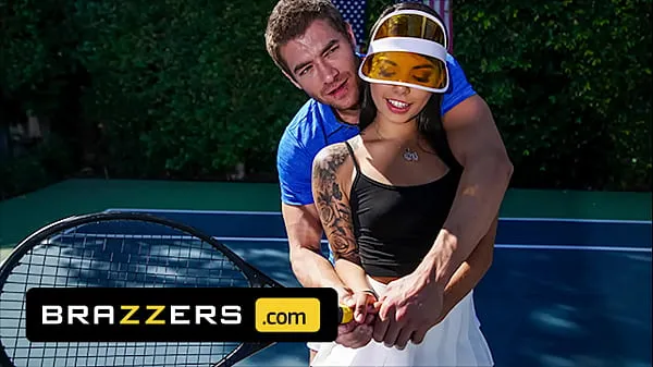 HD Xander Corvus) Massages (Gina Valentinas) Foot To Ease Her Pain They End Up Fucking - Brazzers パワームービー