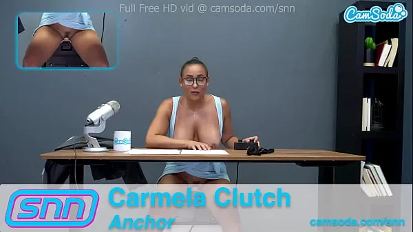 HD Camsoda News Network Reporter reads out news as she rides the sybian kraftfulle filmer