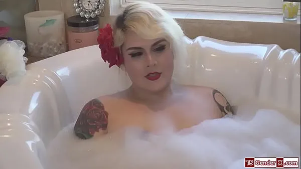 HD-Trans stepmom Isabella Sorrenti anal fucks stepson tehoa elokuviin