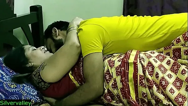 HD Indian xxx sexy Milf aunty secret sex with son in law!! Real Homemade sex memperkuat Film