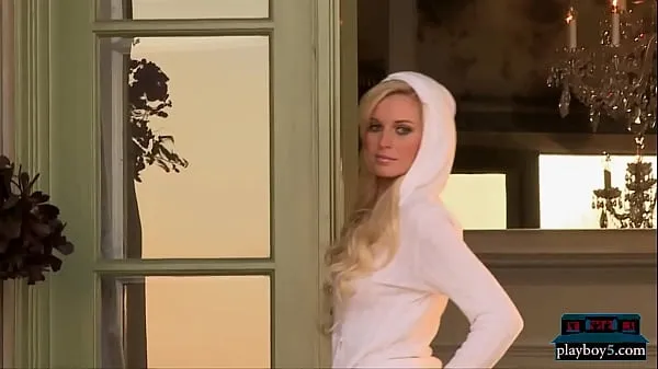 Filmes potentes Katy Marie, esposa de MILF com língua comprida, mostra seu corpo incrível para a Playboy em HD