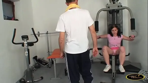 HD The girl does gymnastics in the room and the dirty old man shows him his cock and fucks her # 1 پاور موویز