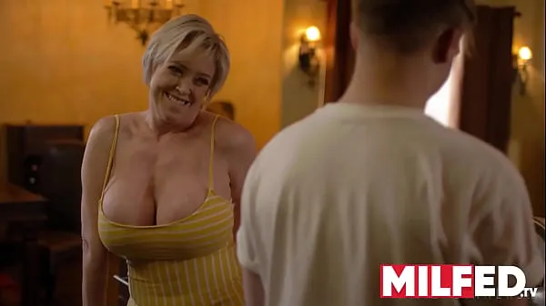 أفلام عالية الدقة Mother-in-law Seduces him with her HUGE Tits (Dee Williams) — MILFED قوية