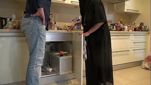 HD British Plumber Fucks Muslim Milf In Her Kitchen پاور موویز