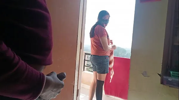 HD Public Dick Flash Neighbor was surprised to see a guy jerking off but helped him XXX cum močni filmi