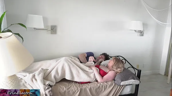 HD Stepmom shares a single hotel room bed with stepson ภาพยนตร์ที่ทรงพลัง