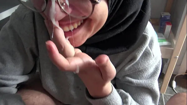 HD A Muslim girl is disturbed when she sees her teachers big French cock kraftfulle filmer