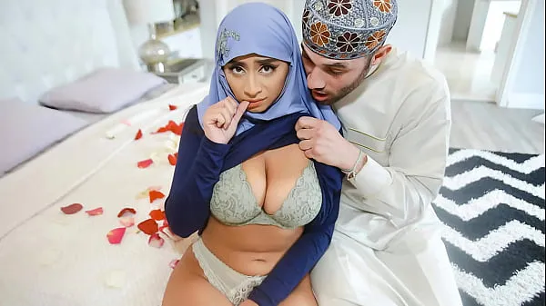 أفلام عالية الدقة Arab Husband Trying to Impregnate His Hijab Wife - HijabLust قوية