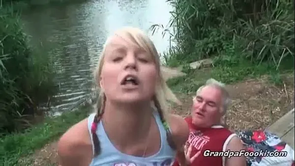 HD Gorgeous blonde rides dick on the river shore výkonné filmy
